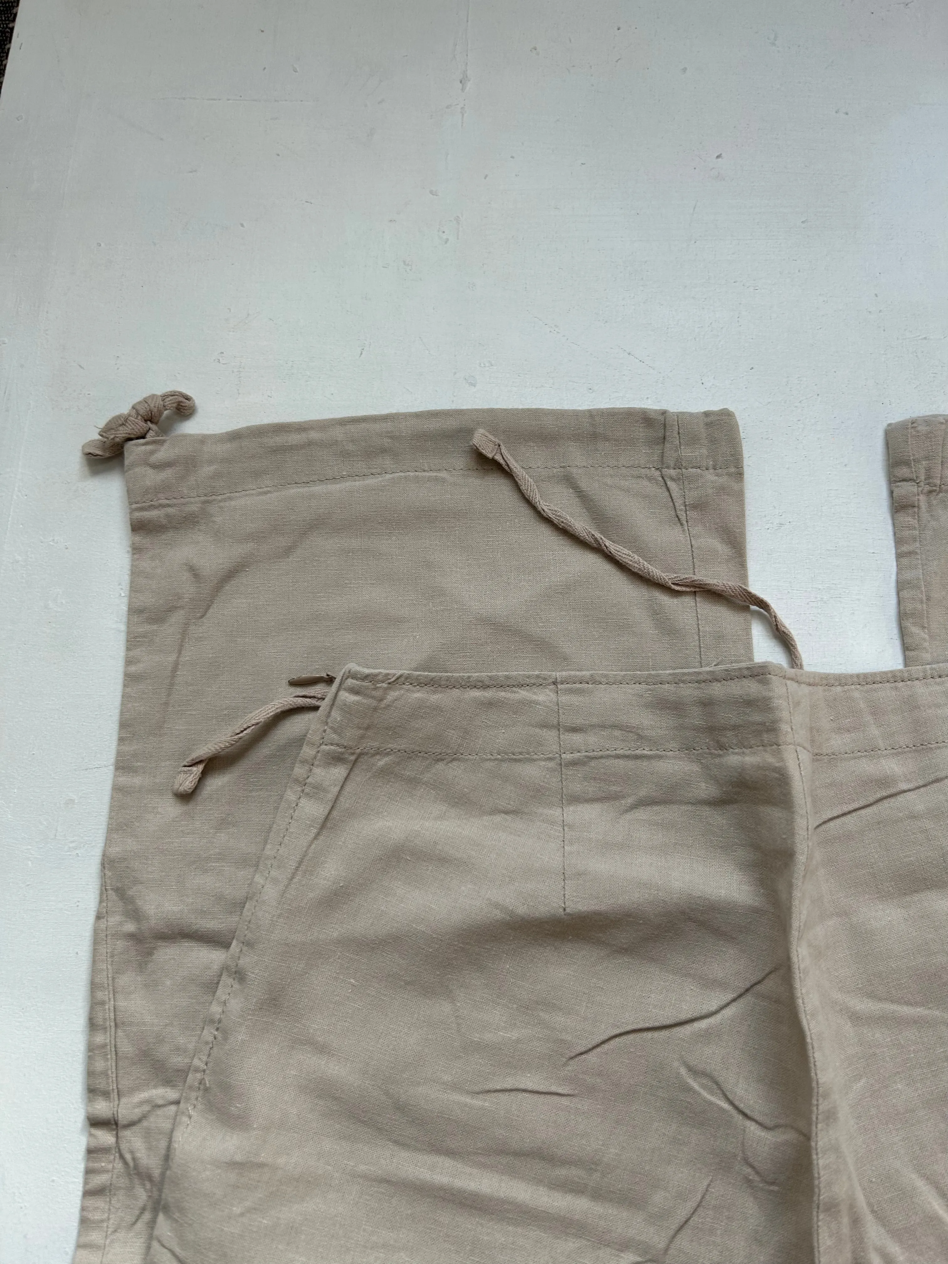 Beige baggy large low rise linen pants (XS)