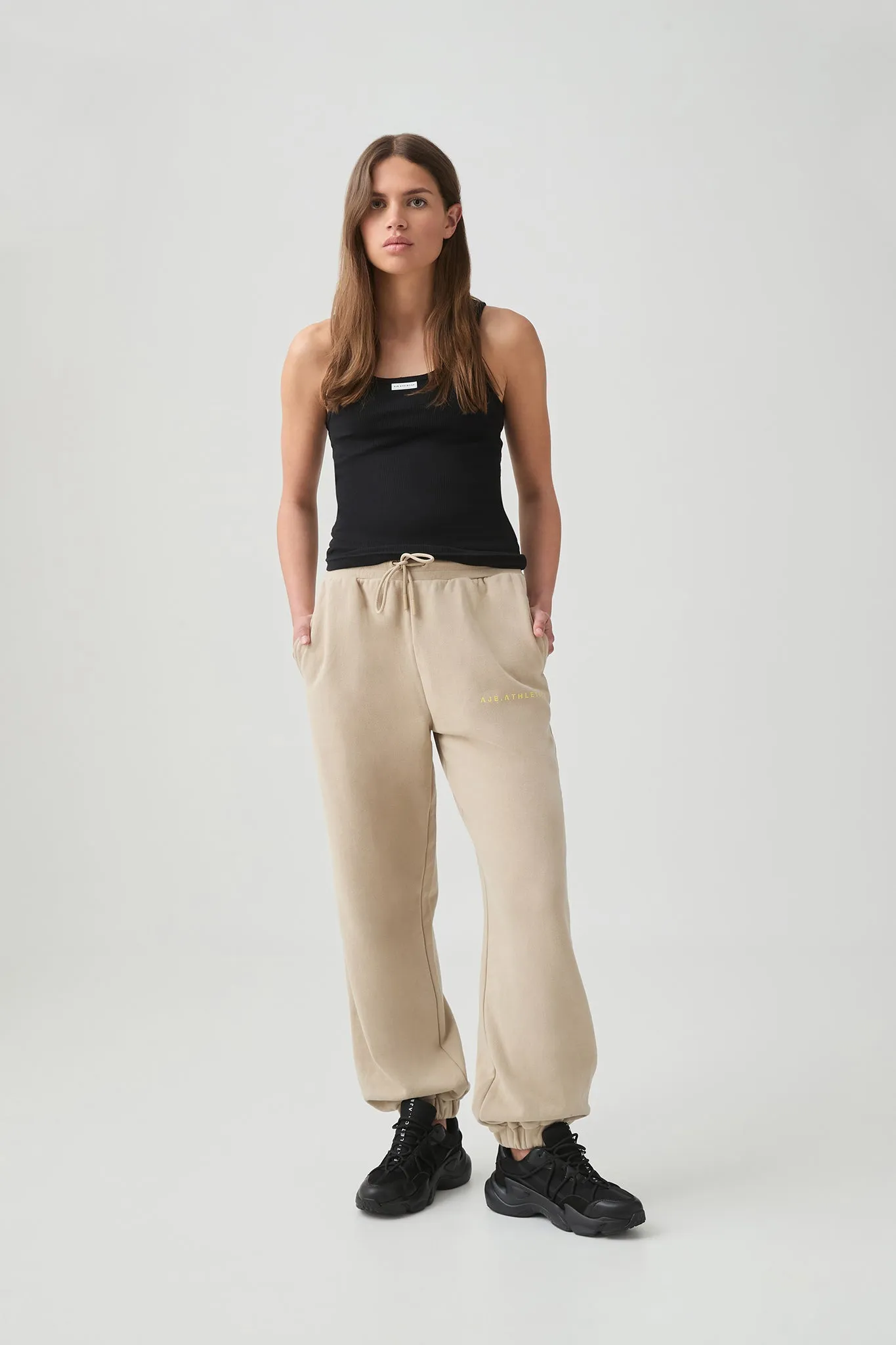 Contrast Logo Trackpant 504